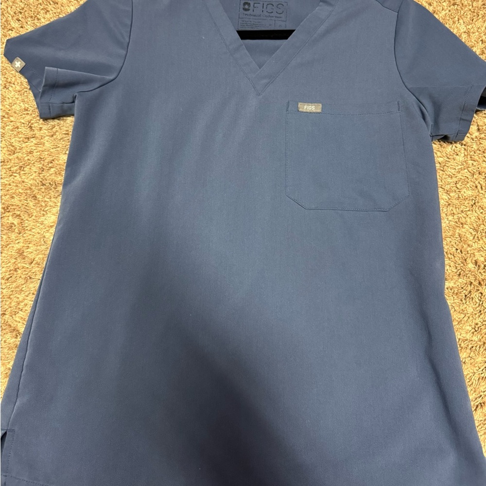 Figs scrubs XS catarina top in color Big Sky